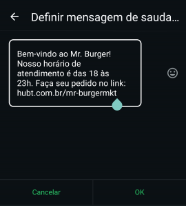 Imagem mostrando as funcionalidades avançadas do WhatsApp Business, com ícones representando um smartphone, o logotipo do WhatsApp e elementos como chat, etiquetas e ferramentas de configuração, simbolizando as capacidades aprimoradas e a gestão eficiente do perfil empresarial no WhatsApp Business.