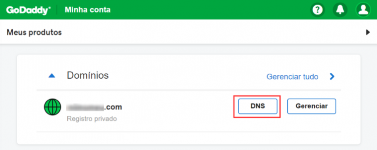 Imagem representando o serviço GoDaddy, com ícones representando um globo, o logotipo da GoDaddy e um computador, simbolizando a funcionalidade de registrar domínios, hospedagem de sites e serviços relacionados oferecidos pela GoDaddy.