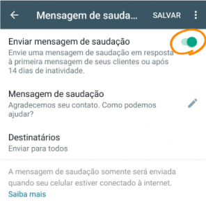 Imagem mostrando a configuração de mensagem de saudação no WhatsApp Business, com ícones representando um smartphone, uma mensagem de boas-vindas e o logotipo do WhatsApp, simbolizando a funcionalidade de configurar mensagens automáticas de saudação para novos contatos no perfil empresarial do WhatsApp Business.