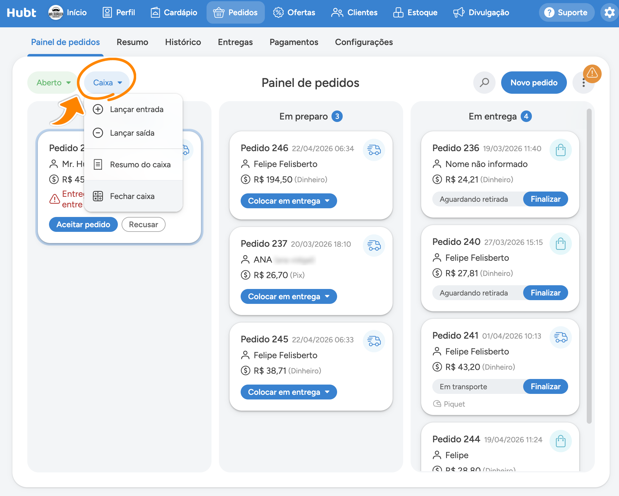 Painel de pedidos com o menu do botão Caixa aberto, mostrando Lançar entrada, Lançar saída, Resumo do caixa e Fechar caixa