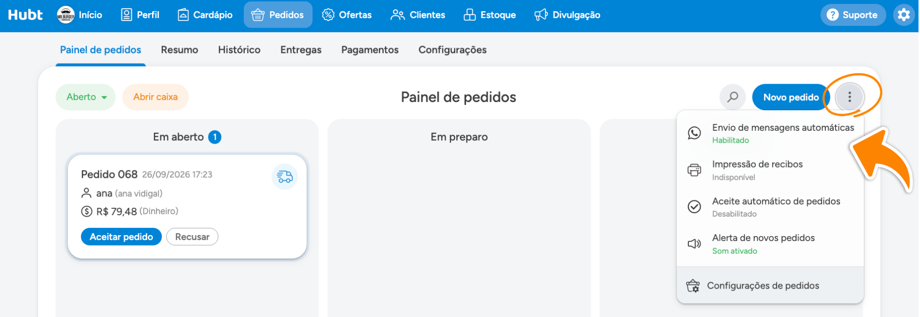 Menu dos três pontos no painel de pedidos com a linha Envio de mensagens automáticas marcada como Habilitado
